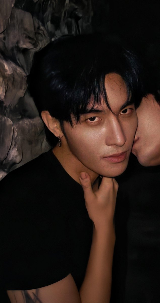 GazeViolet's tweet photo. I can't stop looking at him-
#XiZhao #HeChangXi #HeYanZhao #Xixi #Zhaozhao #HaWei #HeYanChao #SammysChildrensDay #BL https://t.co/31cUpftjFB