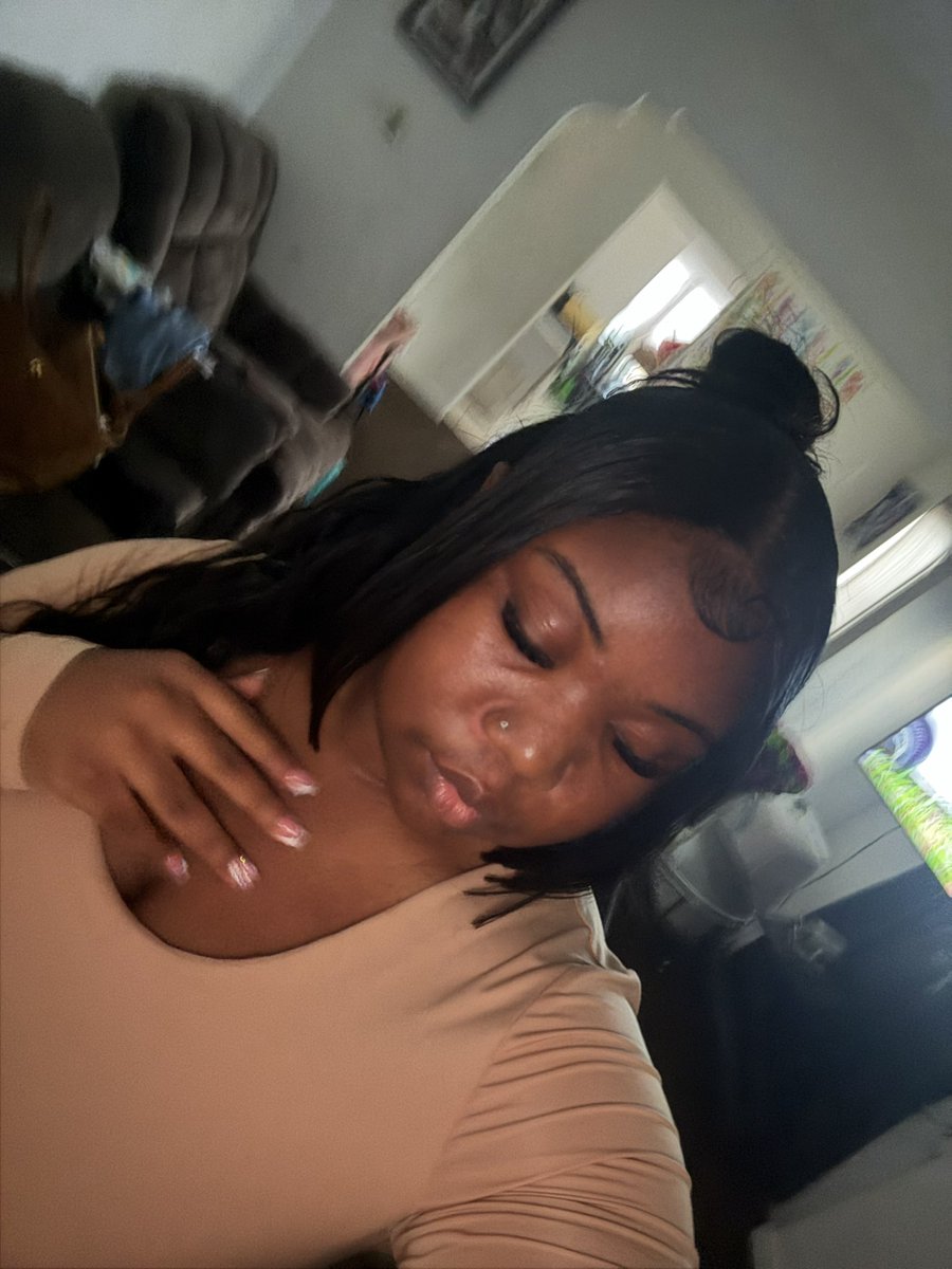 leoooshiitt's tweet photo. forevaaa tha girl 👑 https://t.co/QEbZNPHoW2