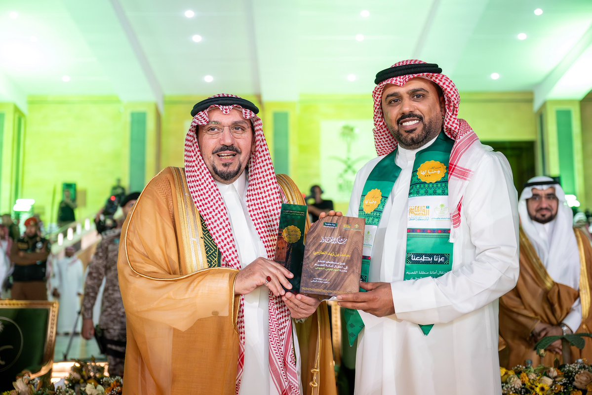 hamedzaidq8's tweet photo. تشرفت بالمشاركة في حفل امانة القصيم في احتفالية اليوم الوطني السعودي 

برعاية اميرها المتواضع صاحب السمو الملكي
د.فيصل بن مشعل بن سعود حفظه الله 

بقصيدة بعنوان #جيران_السعد

واتمنى اني عبرت ولو بجزء بسيط من ما يكنه الشعب الكويتي من مشاعر للمملكة العربية السعودية وشعبها الغالي على قلوبنا جميعا 💚

وادام الله عز المملكة العربية السعودية في ظل خادم الحرمين الشريفين الملك #سلمان_بن_عبدالعزيز
و ولي عهدة صاحب السمو الملكي الامير #محمد_بن_سلمان
حفظهم الله ورعاهم  

وعسى ايامكم كلها افراح 
يا #جيران_السعد

#اليوم_الوطني_السعودي 
#المملكة_العربية_السعودية 
#الكويت_السعودية