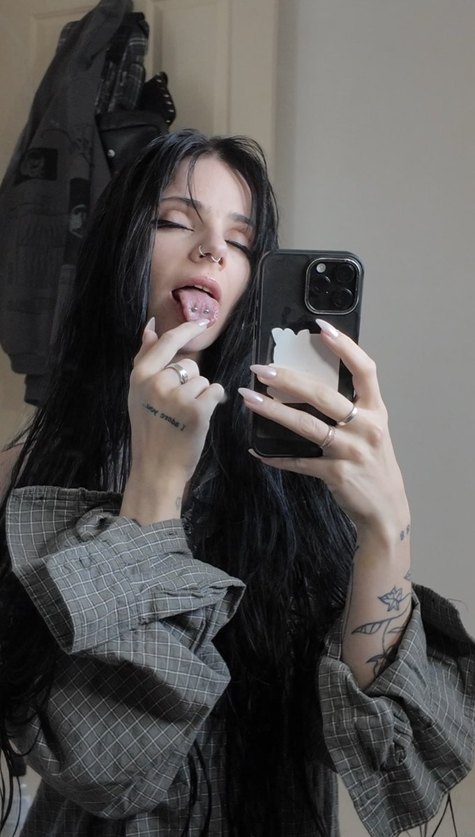 Ssagegrayy's tweet photo. Can you believe October is almost here!! 
And so is my holiday can’t wait to show u all my sexy pictures in japan #onlyfansgirl #linksinbio https://t.co/tmcr4lcXQm
