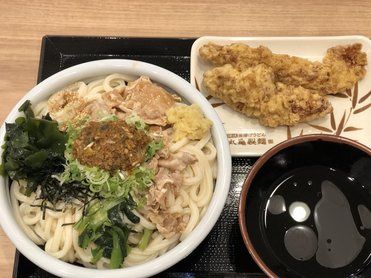 GodDog9999's tweet photo. おとというどん食べたあとサンエーで箸買いに行ったら10本入ってて考え直した。1本がいい。知念商会今度見てこよう。なんか空港にもあるっぽいから空港も機会あったら見てこよう。月綺麗だった、ほぼ満月の。 https://t.co/ueO2BqQ3CW