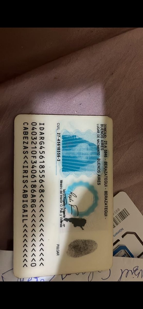santuu_26's tweet photo. AYUDA !!!!
Esta gorda asquerosa me estafó IRIS ABIGAIL CABEZA necesito todo tipo de información sobre esta tipa para hacer la denuncia  POR FAVOR AYÚDENME 

#BTS_WORLDTOUR_ARİRANG #btsargentina https://t.co/9oGzyjcnsc