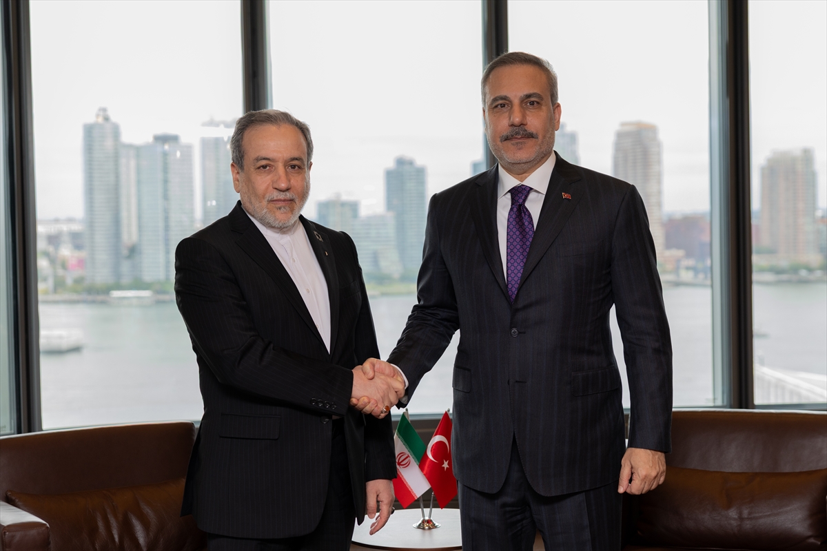 trthaber's tweet photo. Dışişleri Bakanı Hakan Fidan, İran Dışişleri Bakanı Abbas Arakçi ile New York’ta bir araya geldi. https://t.co/6xRstRwBat