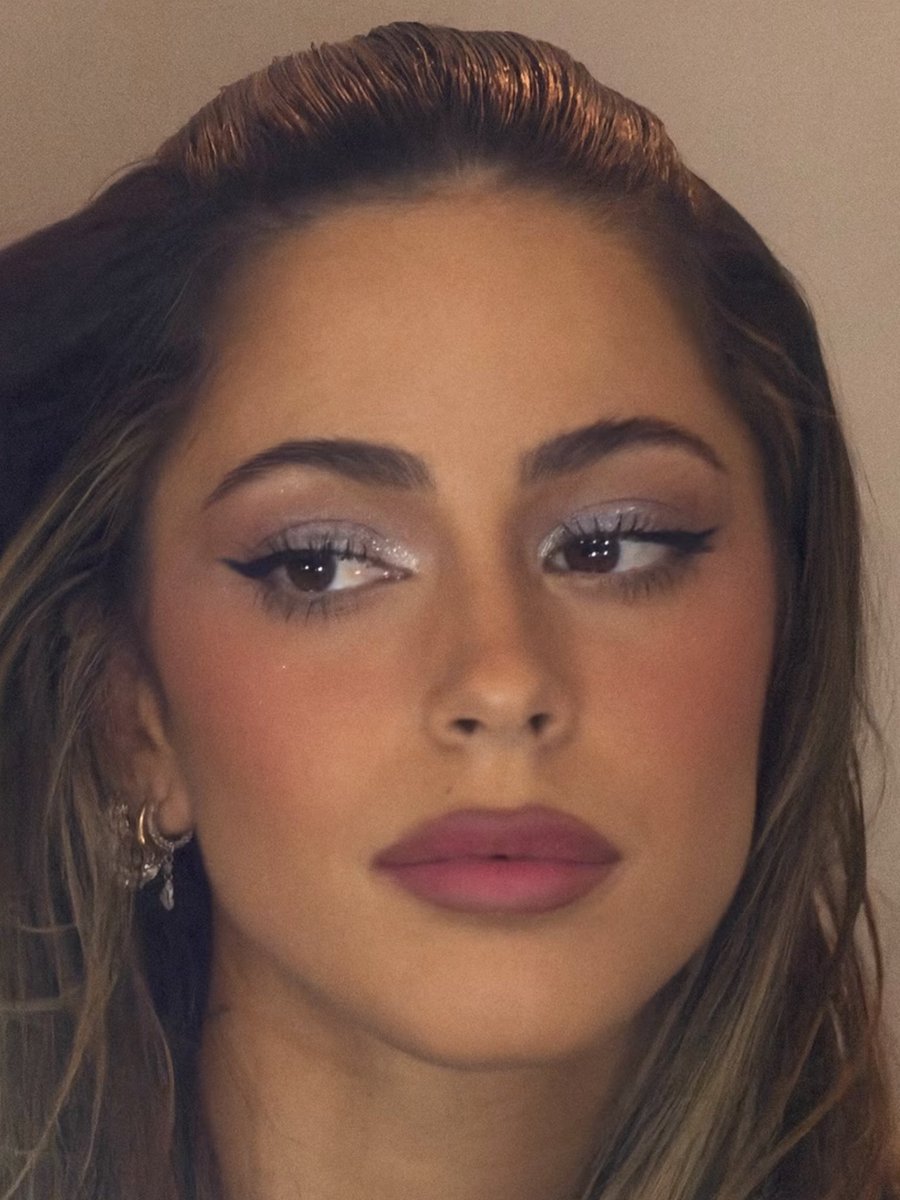 starstoessel_'s tweet photo. Se esta dejando su pelo castaño hermoso para el casorio,gracias dios 🛐 https://t.co/EVvtRQ0Xrr