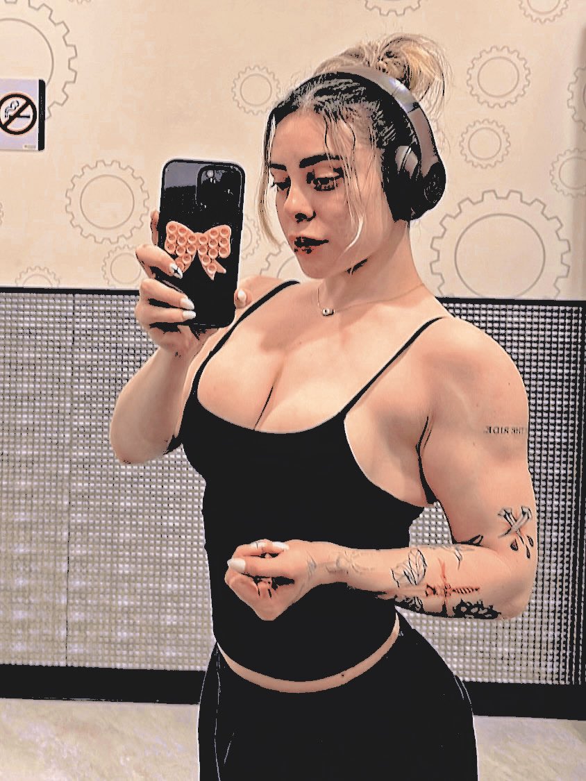 karmapolicx's tweet photo. ㅤ ㅤ
            Después del Gym , toca estimularse ,
            pensando en todos esos culos 
            que vio en el gym .
ㅤ ㅤ https://t.co/MSS5aFYss8
