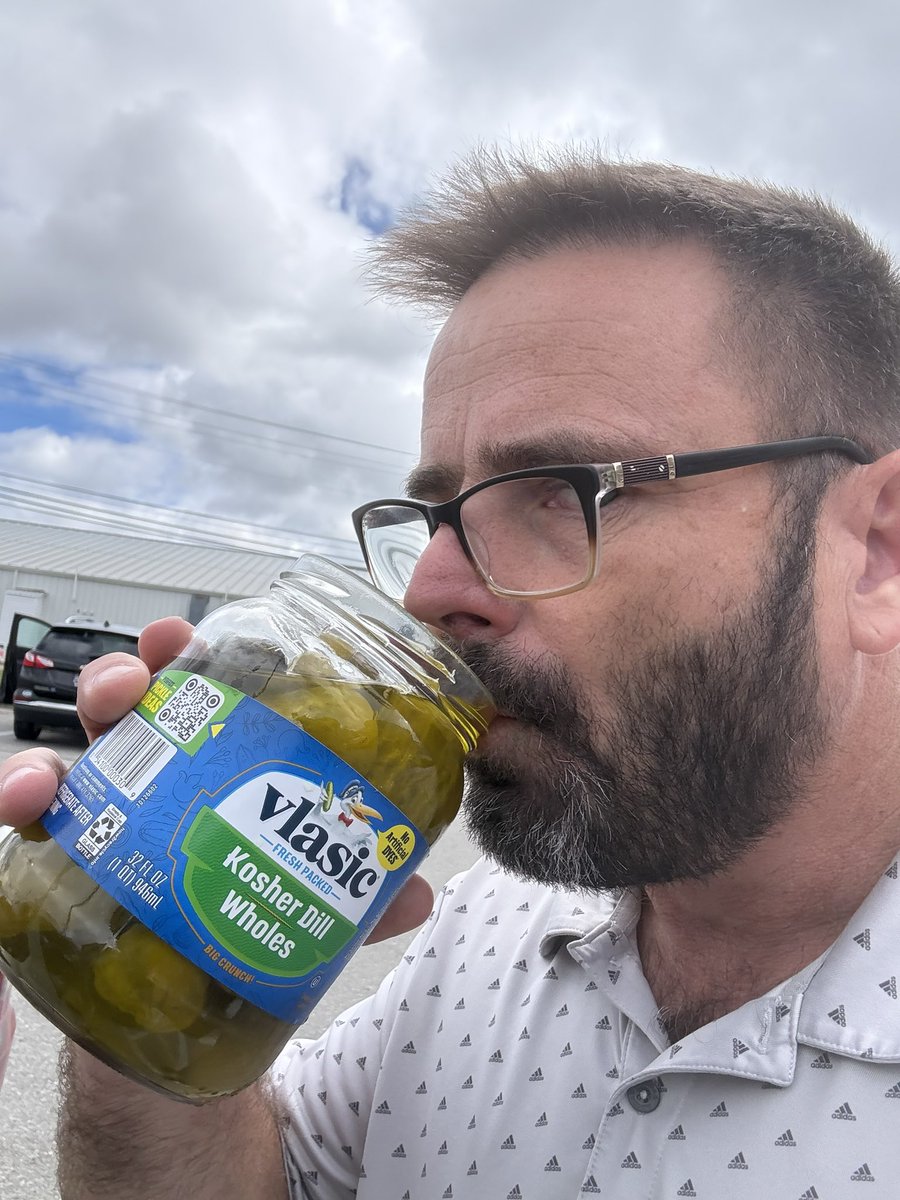 RJMynarMusic's tweet photo. Am I the only one that has to sneak a drink of the pickle juice before heading home from the grocery store? https://t.co/t7Il1LWYPs