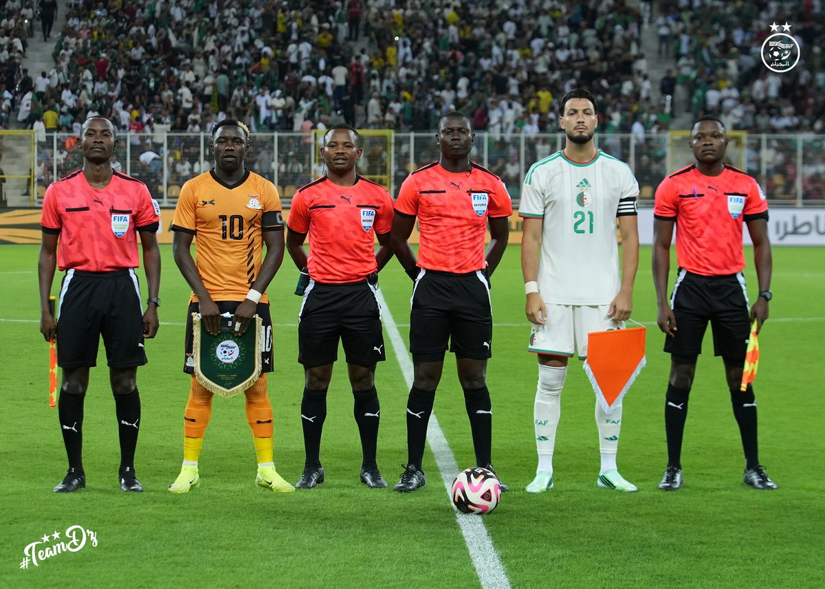 LesVerts's tweet photo. 📸
🇩🇿 🆚 🇿🇲

#LesVerts ⭐️⭐️ | #123VivaLAlgérie 🇩🇿 https://t.co/bJOAgk93Hh