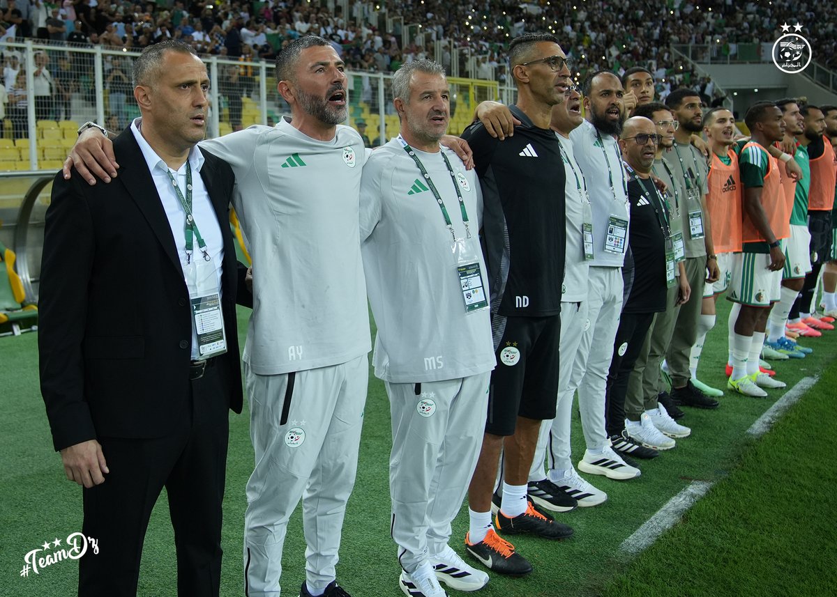 LesVerts's tweet photo. 📸
🇩🇿 🆚 🇿🇲

#LesVerts ⭐️⭐️ | #123VivaLAlgérie 🇩🇿 https://t.co/bJOAgk93Hh