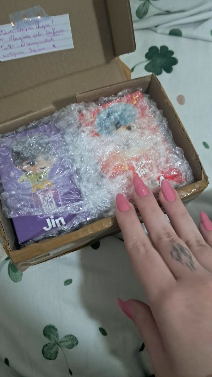 solkive7's tweet photo. FEEDBACK POSITIVO @seungmalhado !! ♡♡
chegou tudo certinho, me enviou todos os detalhes dos tiny tan, muitos brindes!!! muito obrigada 💜 https://t.co/eDB7xqJgxJ
