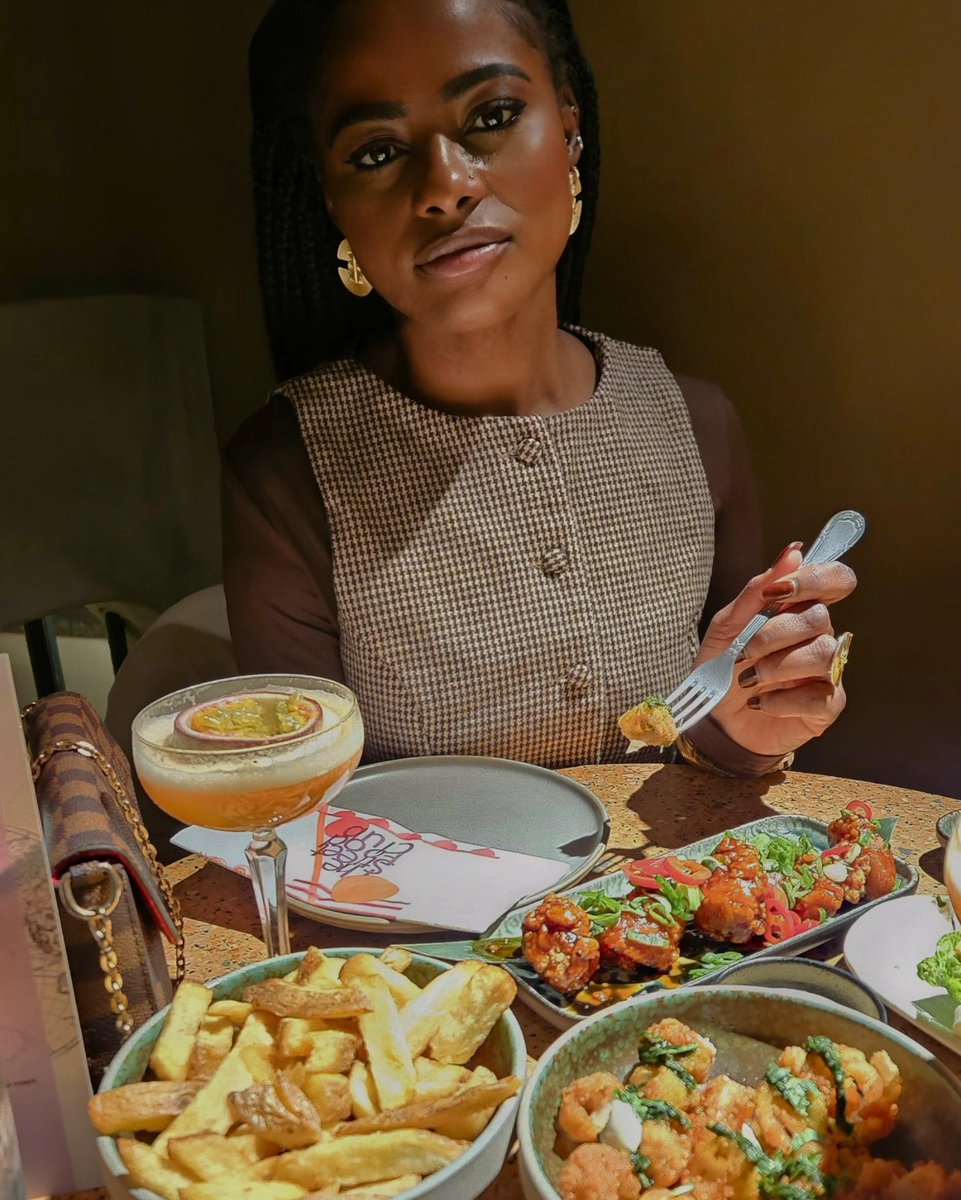 DolorisBilf2's tweet photo. Girls’ night out at The Street Food Club in Breda! Honest review
Food: disappointing—bland, too salty, or overly greasy. Drinks: excellent, including the mocktails. Music: great urban and Afro beats. Decor: beautiful and visually pleasing. https://t.co/zl7uyMiKx0