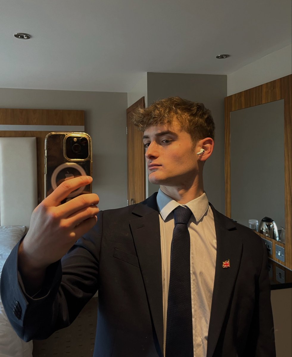 RightSideBailey's tweet photo. Hi 🇬🇧 https://t.co/WZ4GSSlune
