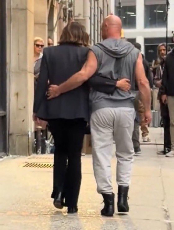 MARTHAAA_GDL's tweet photo. @enews ¿Is this really happening? 😍🥰💜🫶🏻
#Bensler Again… Episode 600 🤩📺
#SVU #MariskaHargitay
Captain Benson 👩🏻✈️and Elliot Stabler👨✈️
#FanForLife 🙋🏽♀️🇲🇽🙏🏻 https://t.co/VmiOMfsOCX