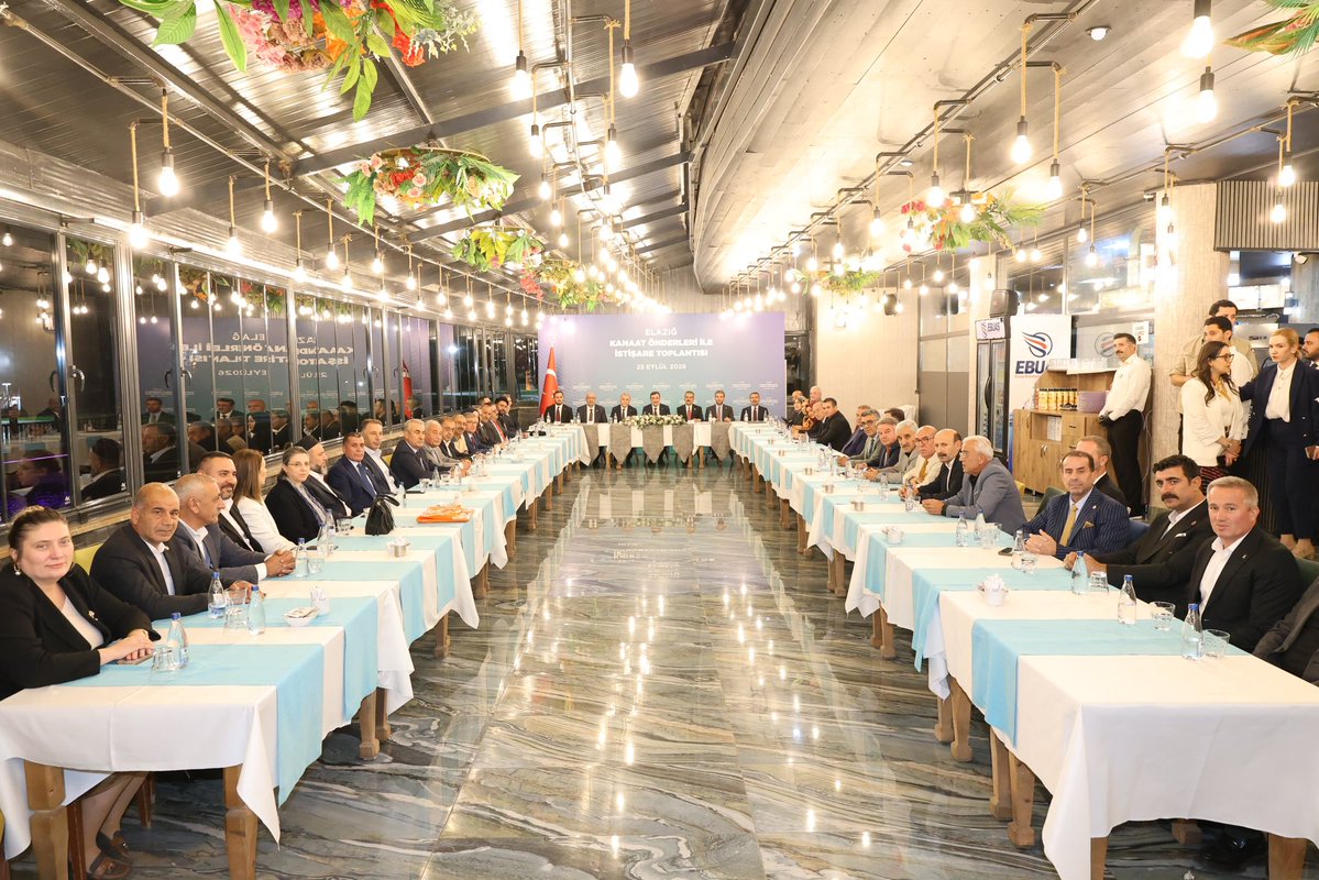 isselmanoglu23's tweet photo. Cumhurbaşkanı Yardımcımız Sayın Cevdet Yılmaz’ın katılımlarıyla; Valimiz Sayın Numan Hatipoğlu, Milletvekillerimiz Sayın Prof. Dr. Erol Keleş, Sayın Ejder Açıkkapı ve Sayın Mahmut Rıdvan Nazırlı, Belediye Başkanımız Sayın Şahin Şerifoğulları ile birlikte şehrimizin STK başkanları ve kanaat önderleriyle bir araya geldik.

Elazığ’ımızın hizmet ve yatırım gündemini, şehrimizin gelişimi, kalkınması ve geleceği adına atılacak adımları; katılımcılarımızın görüş ve önerileriyle birlikte değerlendirdik.

Görüş ve önerileriyle toplantımıza katkı sunan tüm katılımcılarımıza teşekkür ediyorum.

@Akparti 
@abuyukgumus