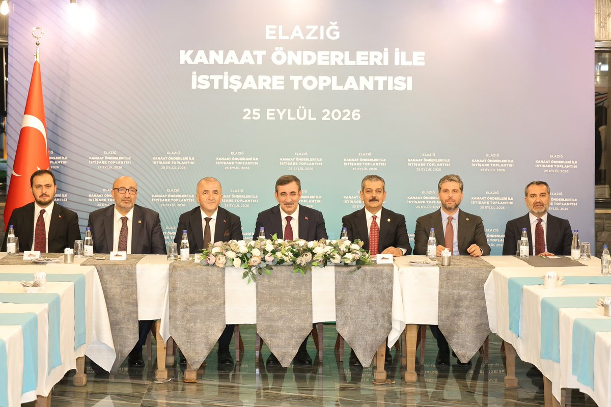 isselmanoglu23's tweet photo. Cumhurbaşkanı Yardımcımız Sayın Cevdet Yılmaz’ın katılımlarıyla; Valimiz Sayın Numan Hatipoğlu, Milletvekillerimiz Sayın Prof. Dr. Erol Keleş, Sayın Ejder Açıkkapı ve Sayın Mahmut Rıdvan Nazırlı, Belediye Başkanımız Sayın Şahin Şerifoğulları ile birlikte şehrimizin STK başkanları ve kanaat önderleriyle bir araya geldik.

Elazığ’ımızın hizmet ve yatırım gündemini, şehrimizin gelişimi, kalkınması ve geleceği adına atılacak adımları; katılımcılarımızın görüş ve önerileriyle birlikte değerlendirdik.

Görüş ve önerileriyle toplantımıza katkı sunan tüm katılımcılarımıza teşekkür ediyorum.

@Akparti 
@abuyukgumus