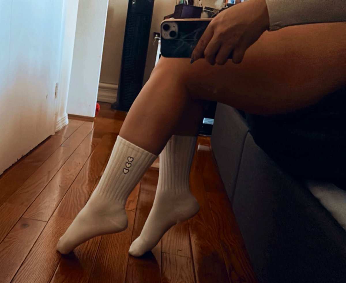 goddesspenny28's tweet photo. Calling all pathetic little sock boys: it’s payday and Goddess has two pretty reasons for you to send 🧦💰 https://t.co/O3W5jpuxfJ