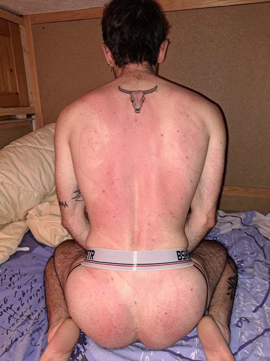 hotcriscoboy's tweet photo. Ma jeune pute à fist est revenu me voir, mais comme il s'était fait fister par un autre sans mon autorisation il a fallu que je le corrige avec ma ceinture... je crois qu'il a aimé ça... https://t.co/z0Kr4CfWAx