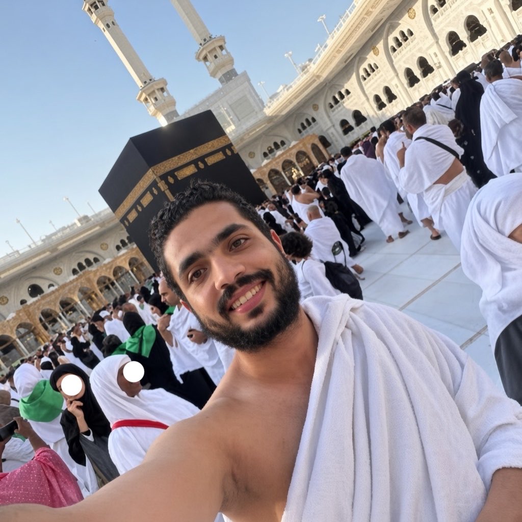M0Zaky7's tweet photo. عمرةٌ عن والدي، حبيبِ الروح والقلب…
كم تمنّيتُ أن تكون بجانبي،
لأحكي لك عن أشياءٍ كثيرة، ولأرى فرحتك بي كما كنت أتمنى دائمًا.
اللهم ارحمه، وبلّغه منّي سلامًا وشوقًا لا ينقطع، واجمعني به في جنّتك حيث لا فراق. 🤍
#NewProfilePic https://t.co/w4LqfzaVBu