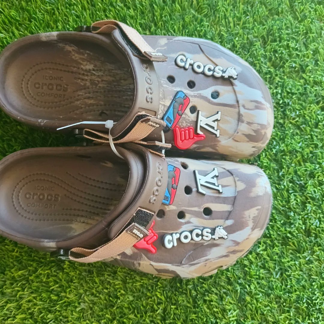 CallieFayavbrg's tweet photo. Size 41/42 — $2, 500 https://t.co/hsim6vuuVs