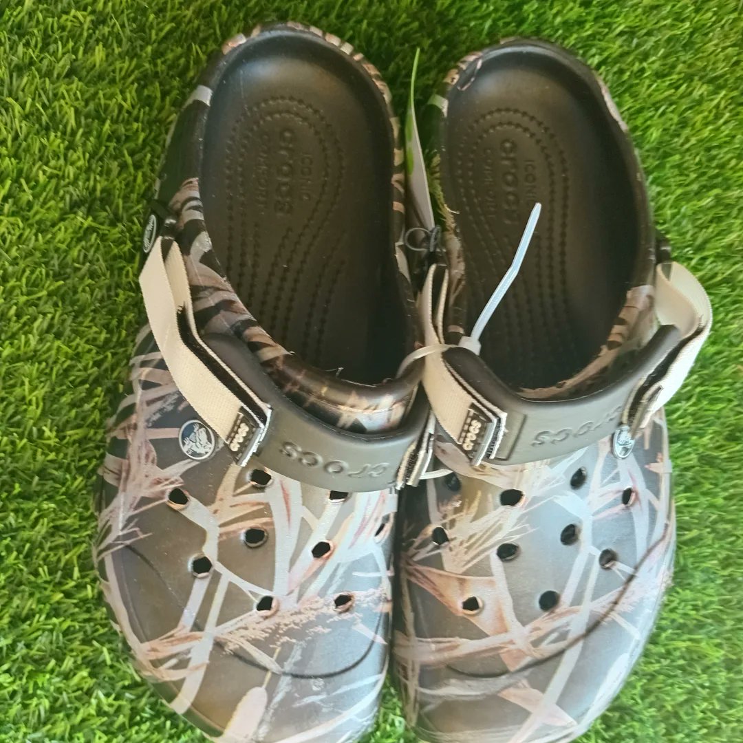 CallieFayavbrg's tweet photo. Size 41/42 — $2, 500 https://t.co/hsim6vuuVs