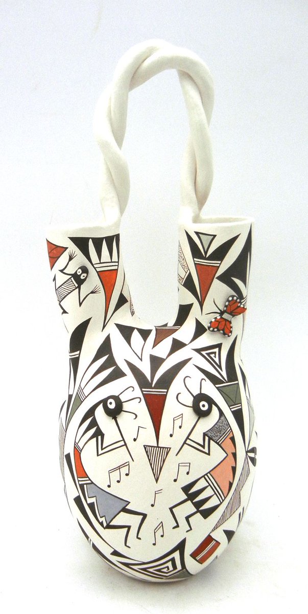 palmstrading's tweet photo. Each spout on a traditional #NativeAmerican wedding vase represents one member of the couple, while the handle represents the unity as they come together on their wedding day.
Wedding vase by #Acoma potter Judy Lewis. https://t.co/UNMW9zLkzJ