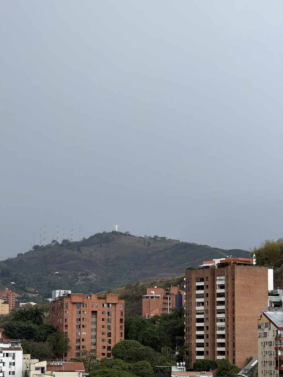 4rednightmares's tweet photo. Creo que nunca me había alegrado por ver los farallones nublados ❤️‍🩹 https://t.co/XXeKp8JjKF