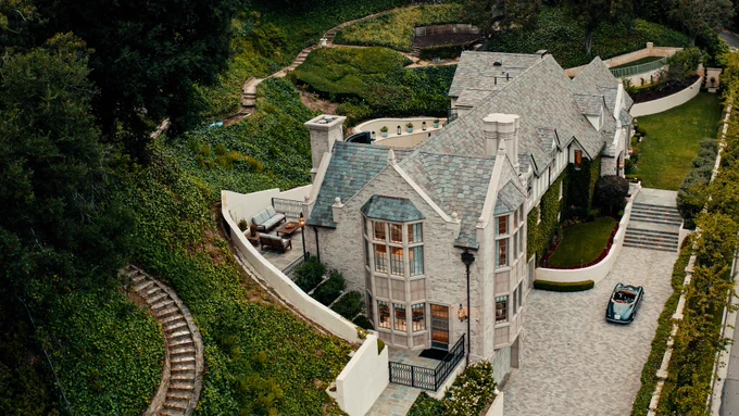 Image from Douglas Elliman California (@EllimanCA)