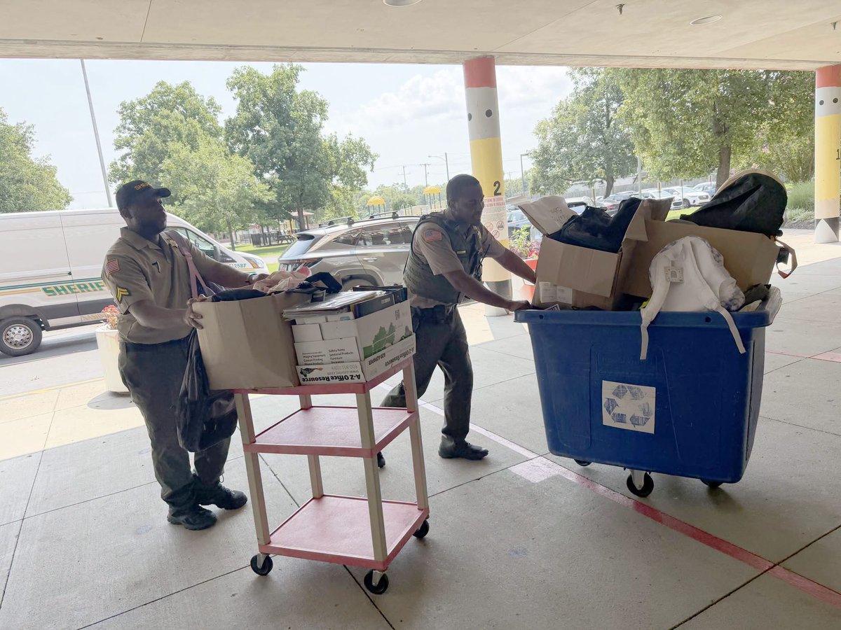 NashSheriff's tweet photo. 📚✏️ A big THANK YOU to all of our officers and staff who participated in our Back-to-School Supply Drive!

Your generosity and commitment to supporting local students and families made a meaningful difference for three schools in Davidson County. We’re grateful for everyone who donated supplies, volunteered their time, and helped make sure students are ready to start the school year with confidence. 🎒❤️

Thank you for helping us invest in our community, one student at a time! #BackToSchool #CommunitySupport #ThankYou