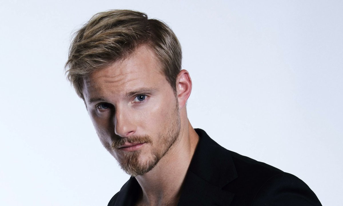 Variety's tweet photo. Alexander Ludwig calls “The White Lotus” Season 4 “f*cking wild” and “extravagant": 

In reference to last season’s shocking incestuous scene between Patrick Schwarzenegger and Sam Nivola, Ludwig says: “My first question to Mike was, ‘Who am I doing that to?’ Obviously joking, but I was like, ‘Just tell me.’ [I’ll do it] happily.”

https://t.co/E7wXhuuCRo