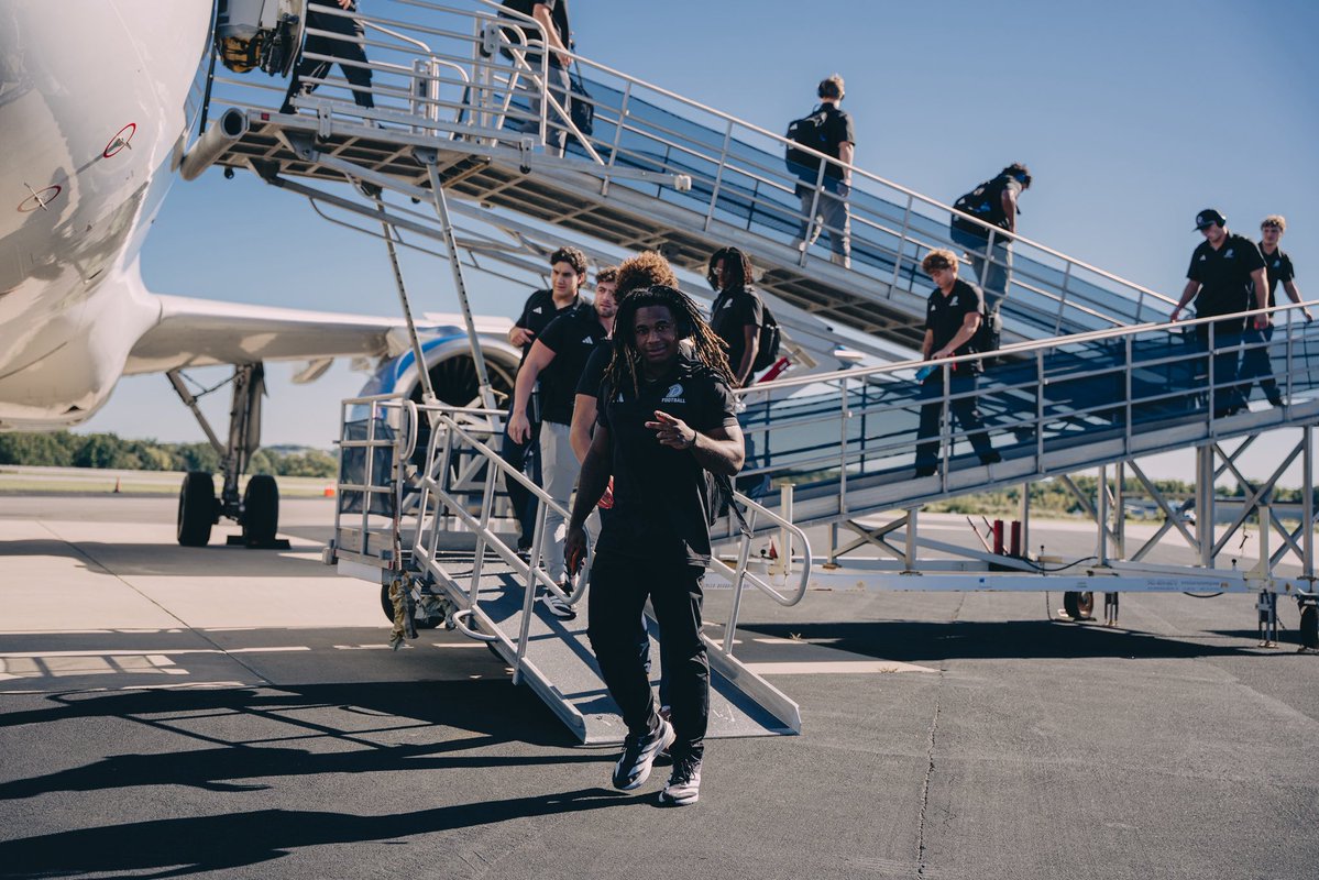 DrakeBulldogsFB's tweet photo. Landed. Game Day on deck. https://t.co/RDvl2vZwuo