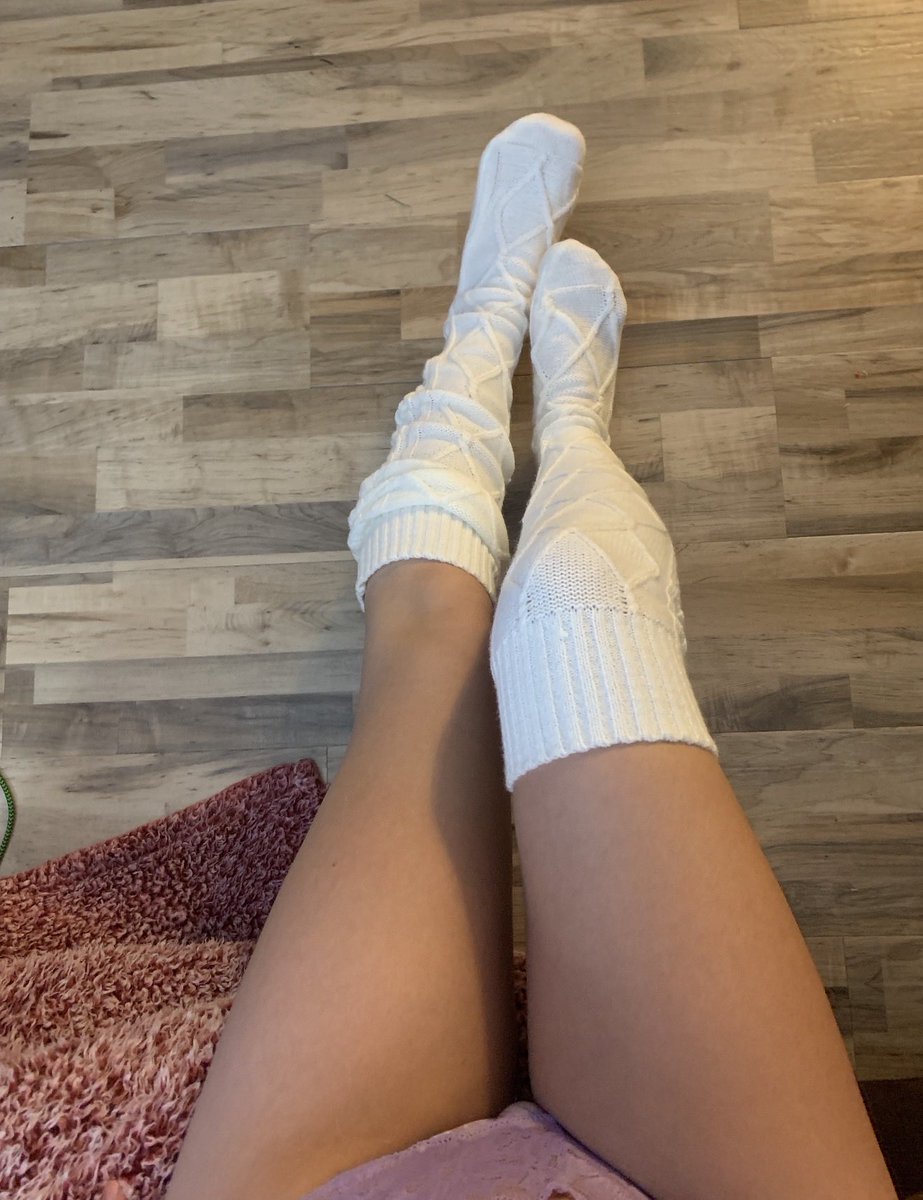 n21237229's tweet photo. Anyone like feet pics https://t.co/W53V15vFeZ