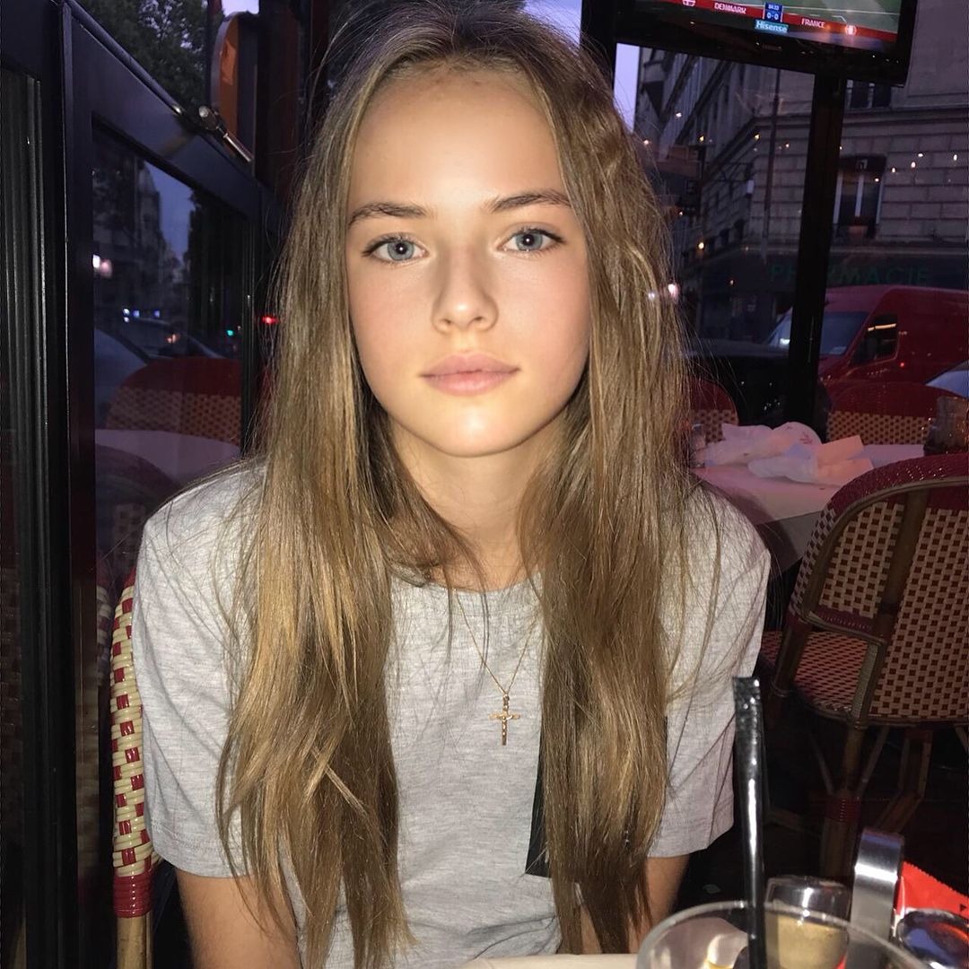 notbesun's tweet photo. I could hardly spot any further details due to her falling from the skate she was attempting to set foot on. The skate belonged to one of her friends. https://t.co/vOLzkCJdjA