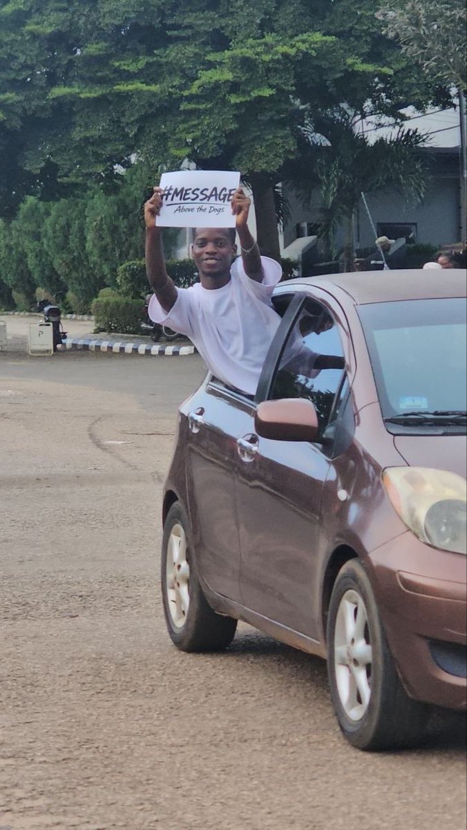 vinci456's tweet photo. #MESSAGE around the world 🕊️🌍

Today, I took the official #MESSAGE sign into the real world and shared it beyond the screen.

From my city to the world, spreading the MESSAGE one step at a time. 🚀

Greetings from kwara state , Nigeria 🇳🇬

@worldpigeon1

#MESSAGE https://t.co/yeUlnT24ND