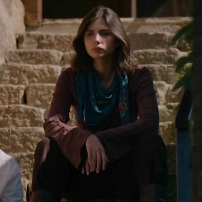 ddeadssoull's tweet photo. what if during their argument the scarf falls and iso sees the ring on her necklace then what https://t.co/1R3WyXX6Ab