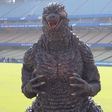Mr_goji54's tweet photo. Godzilla stuns at the Dodger stadium yesterday. https://t.co/e5RWfKD5xm