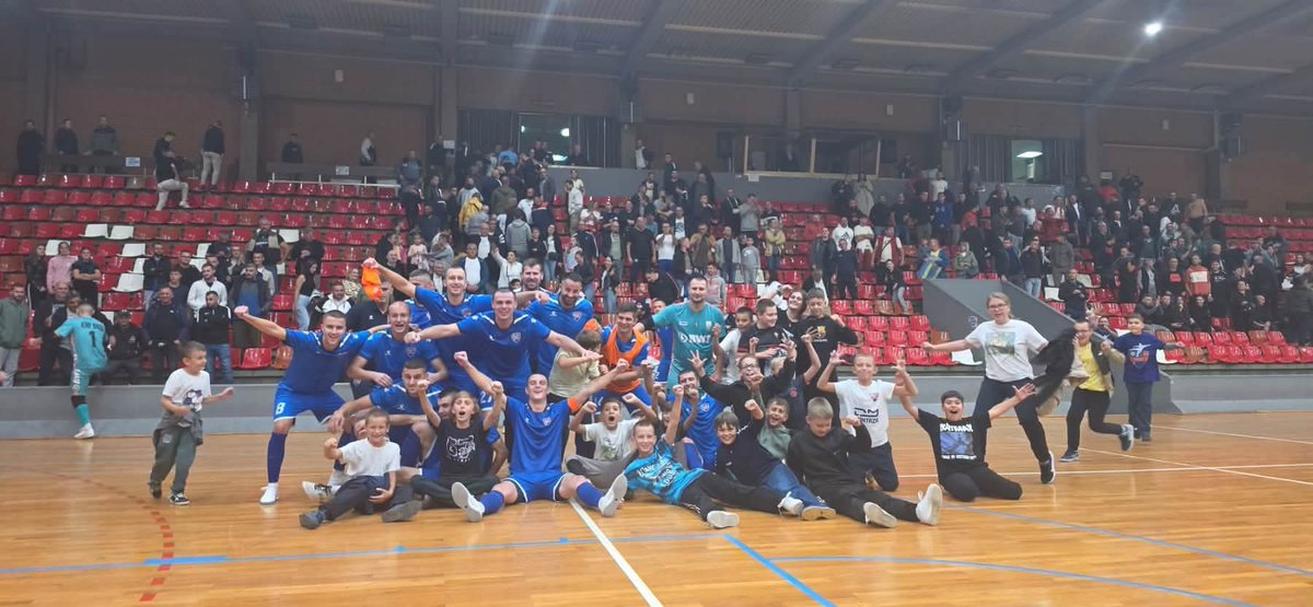 macak1987's tweet photo. KMF Brod večeras je savladao Bubamaru iz Cazina, šampiona futsal Premijer lige BiH, rezultatom 5:4. Biće obo će sjajna sezona za naš klub!
#brod #cazin #futsal https://t.co/T7EhhodZxn