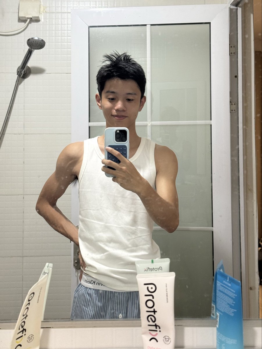 yangkukkk's tweet photo. 昼夜颠倒🙃ing https://t.co/kNMS8jH6y2