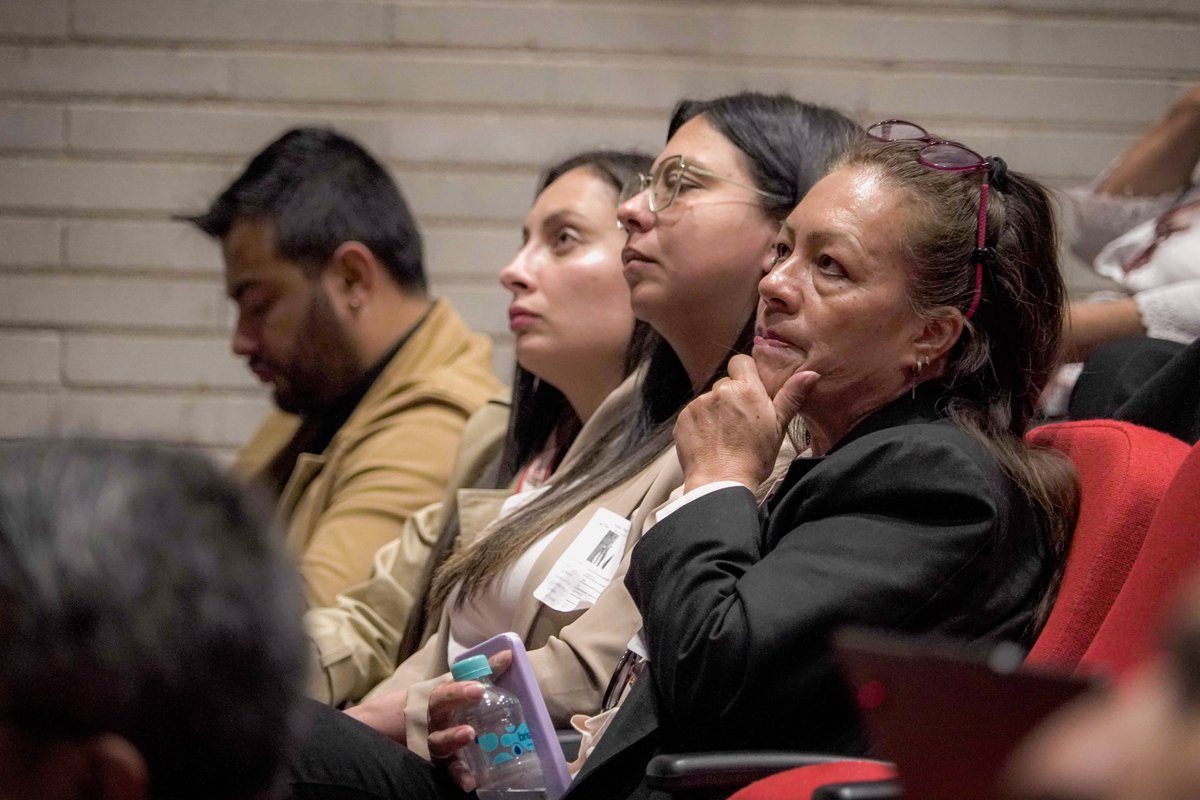 DAPDCali's tweet photo. 🌎 Cali llevó su visión regional al #CuartoEncuentroRegioLab en Bogotá.
la directora de Planeacion, Vanessa López compartió su experiencia y propuestas para fortalecer la articulación, financiación y planificación de ciudades conectadas con su región. 🤝
#Regiolab #POTCali https://t.co/QXEjyKAMME