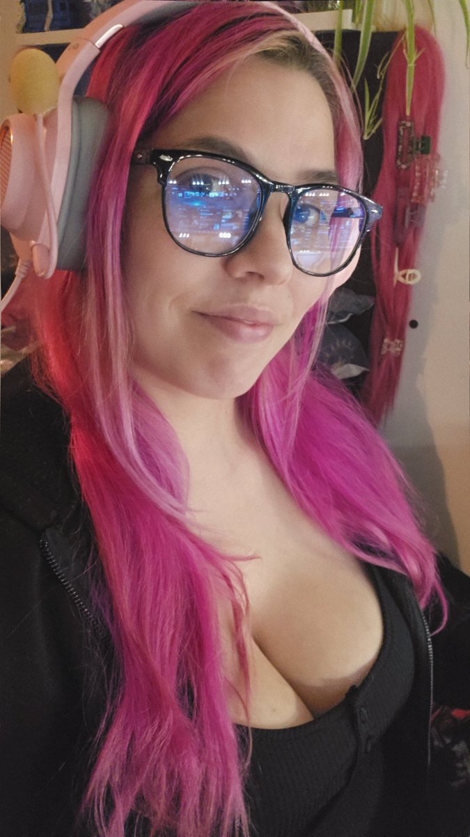 pinkyrooroo's tweet photo. God of War, or do you mean God of Pinky 🤗

https://t.co/rNPj8Z5Sih
https://t.co/TRz0ix4LdV 

#fyp #stream #godofwar #chill #play https://t.co/bC4Qg4HCcn