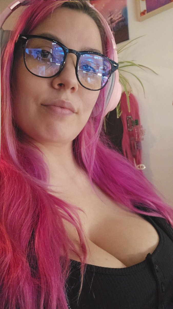 pinkyrooroo's tweet photo. God of War, or do you mean God of Pinky 🤗

https://t.co/rNPj8Z5Sih
https://t.co/TRz0ix4LdV 

#fyp #stream #godofwar #chill #play https://t.co/bC4Qg4HCcn