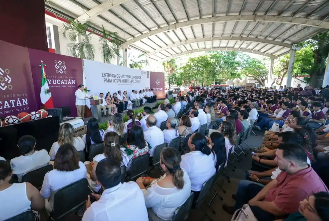 AhoraYucatan's tweet photo. 🔴#AhoraYucatán| #Cobay recibe inversión de 15 mdp para mejorar sus 72 planteles.
|#Yucatán |#Noticias |#Local
Nota aquí: ⬇️
https://t.co/IDtwupabsl https://t.co/euT3zk0qeL