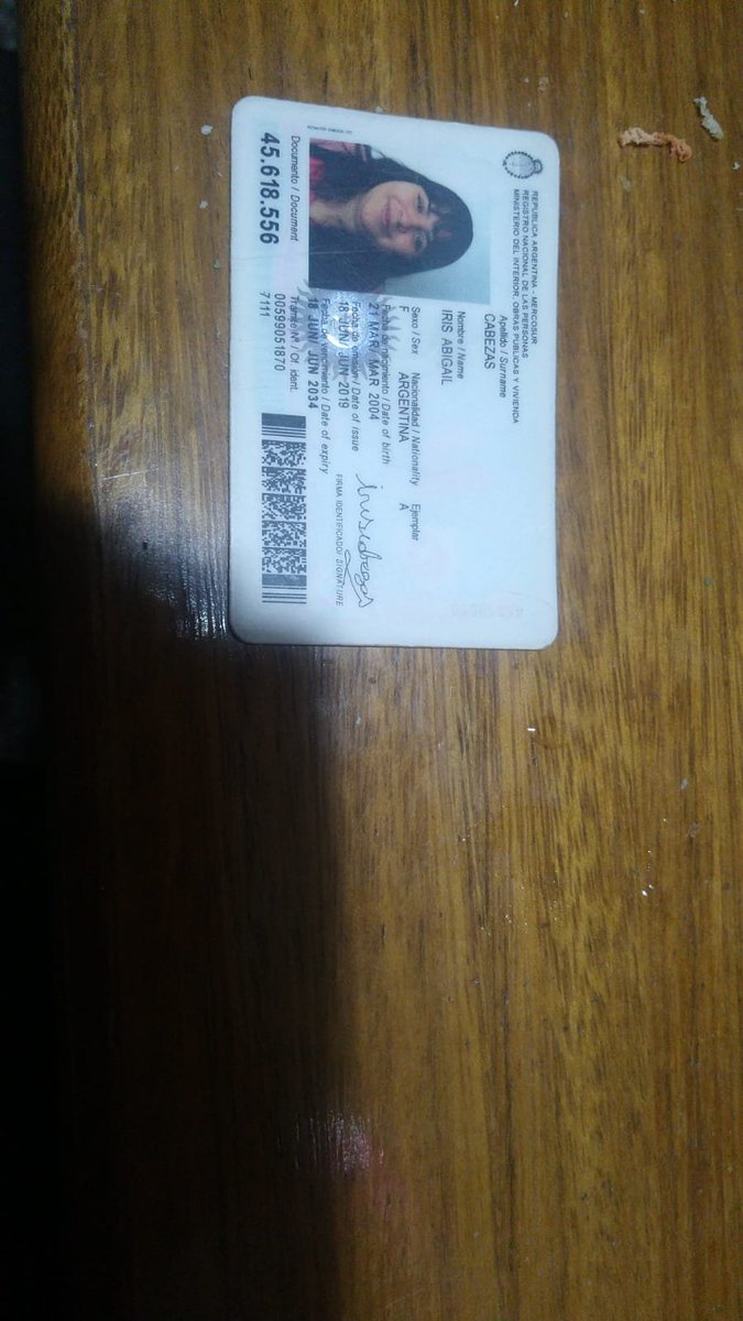 thvinema's tweet photo. ESTAFADORA DE ENTRADAS !!! 
IRIS ABIGAIL CABEZAS estuvo hostigando a otras armys que le señaron una entrada con la excusa de un hijo enfermo, ademas de no entregar las entradas en dia puso excusa tras excusa. LA RATA VA A TRES SOUNDCHECK Y MIENTE
Hay más de 20 armys estafadas. https://t.co/9pPIIRMttc