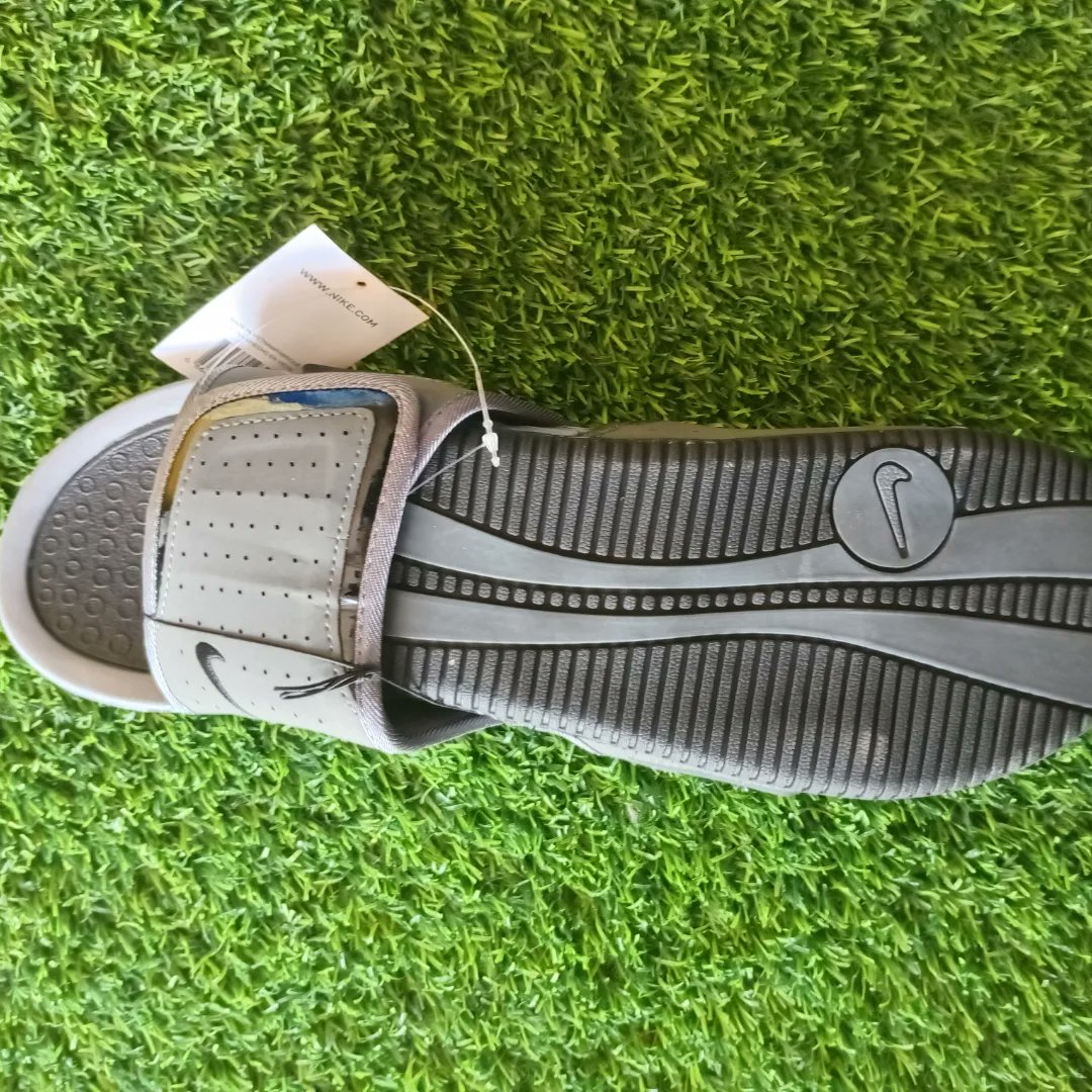 CallieFayavbrg's tweet photo. Sizes 41–43 available for $2, 500. https://t.co/6qHE2oQMLD