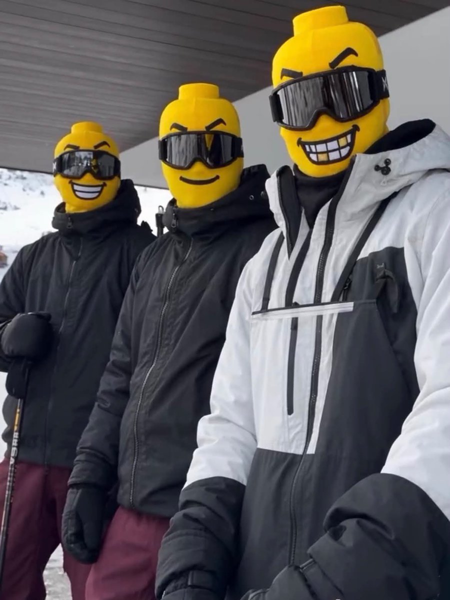 LinusEkenstam's tweet photo. A friend in Sweden just asked me what skiing gear to get for this season… 

I only had one thing, this ofcourse 👇 https://t.co/489dQSNPS1
