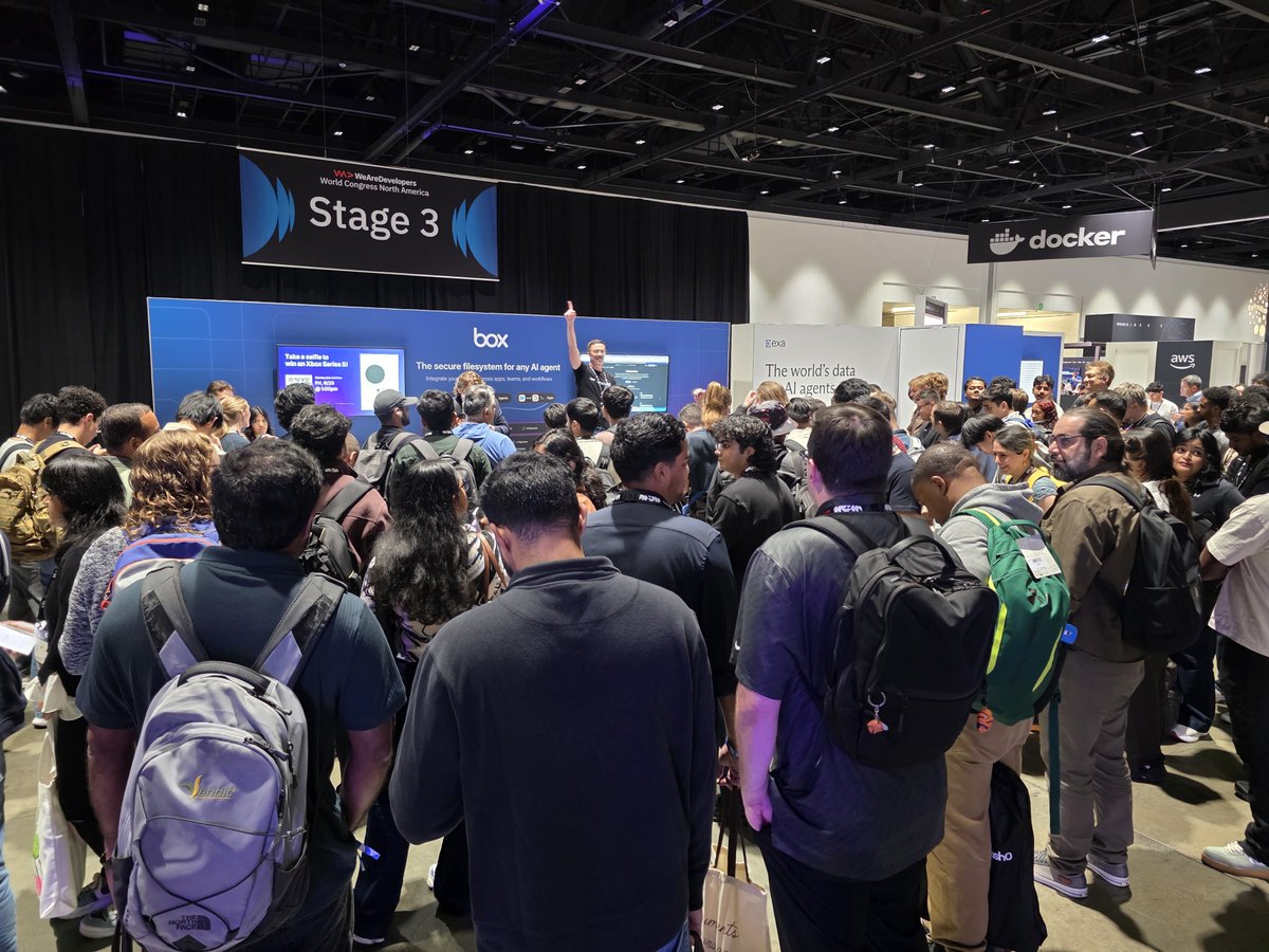 41five's tweet photo. Great turnout at the @Box booth at @WeAreDevs this afternoon!

Everyone was definitely here to learn about AI agents and filesystems. The raffle was purely coincidental 😬 https://t.co/J44mfJbxYm