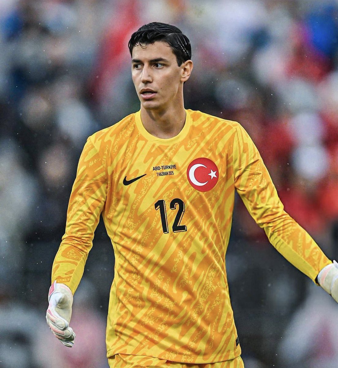 siyahcoraplilar's tweet photo. Adamcılığınızla küstürdünüz gitti
Bu takımın 1. kalecisi Berke Özer olmalıdır. https://t.co/4n2OURXC4B