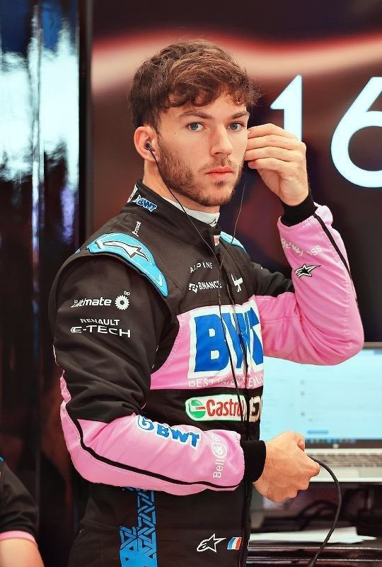 AlpineArg_'s tweet photo. Gasly antes y después de usar Plusbelle: https://t.co/zEedgsfJ6q