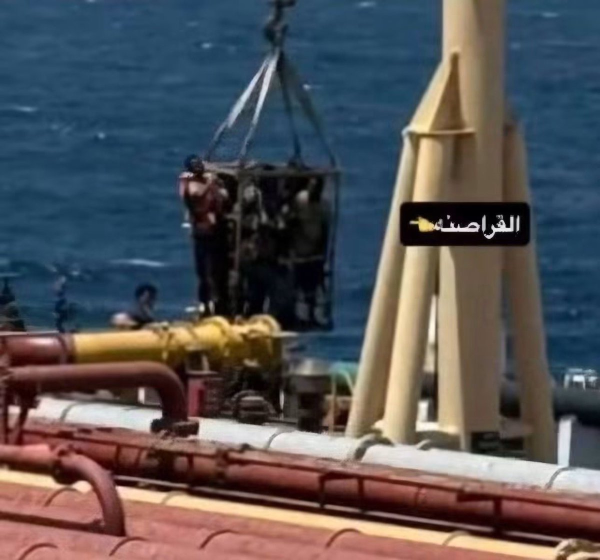 Hydikm's tweet photo. عشيرة الشغانبة: عقب الاعتداء الآثم الذي نفذه قراصنة صوماليون على إحدى سفننا، وبعد التواصل والتنسيق والحصول على التفويض من حكومة الصومال الشقيقة، تمكّننا من استعادة السفينة في المياه الصومالية، وإلقاء القبض على المعتدين، واتخاذ الإجراءات بحقهم. https://t.co/i5TtLsE36k