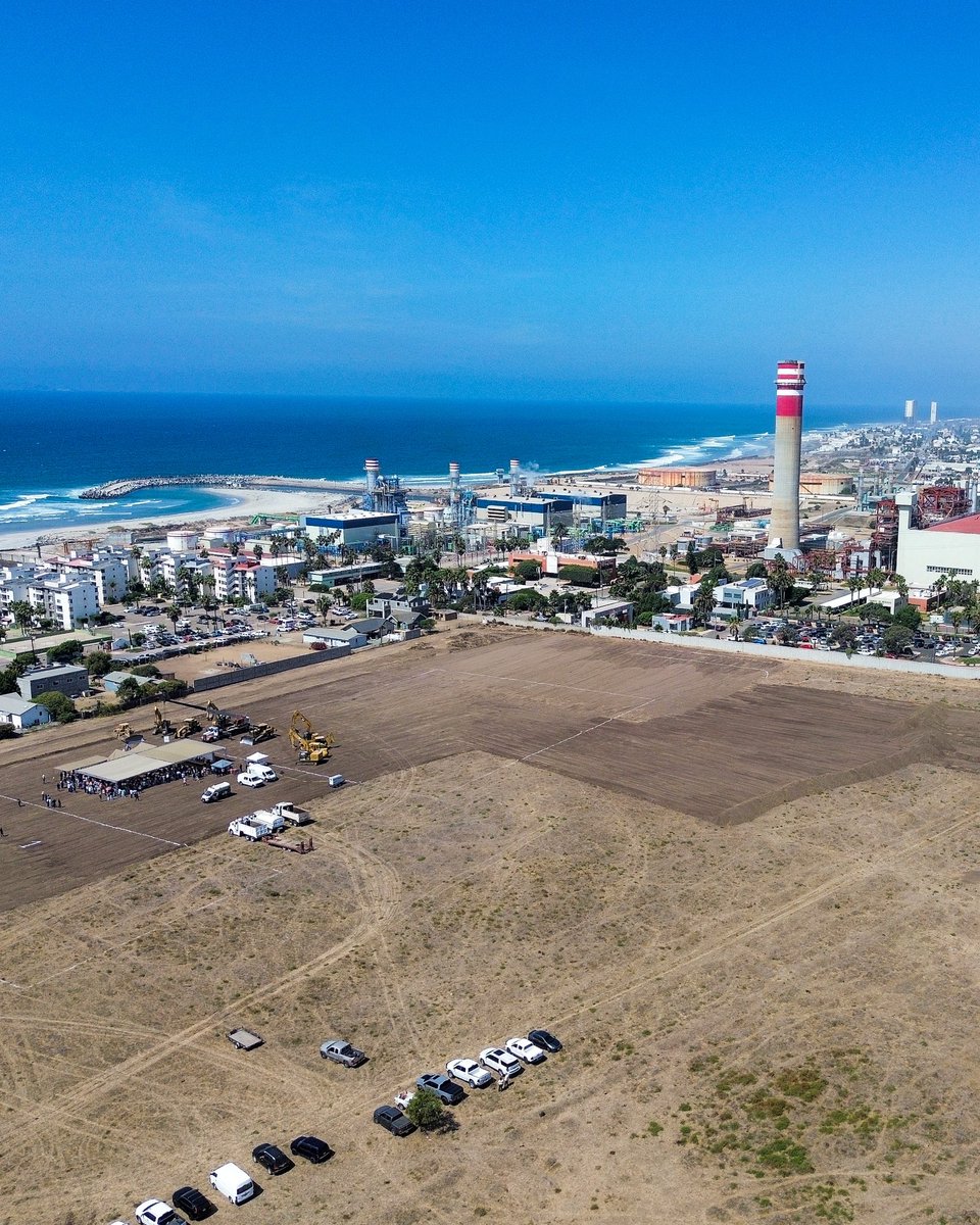 MarinadelPilar's tweet photo. ¡COLOCAMOS LA PRIMERA PIEDRA DE LA DESALADORA DE ROSARITO!

Vamos a brindar CERTEZA HÍDRICA POR MÁS DE 3 DÉCADAS. Hablamos de una capacidad de 2,200 litros por segundo que reducirá nuestra dependencia del Río Colorado y permitirá llevar agua a Tijuana, Playas de Rosarito y Ensenada.

Gracias Presidenta Claudia Sheinbaum Pardo (@Claudiashein), sin su apoyo y el de su Gobierno, esto no sería posible… ¡Esto es solo el inicio de la Desaladora más grande de todo Latinoamérica!