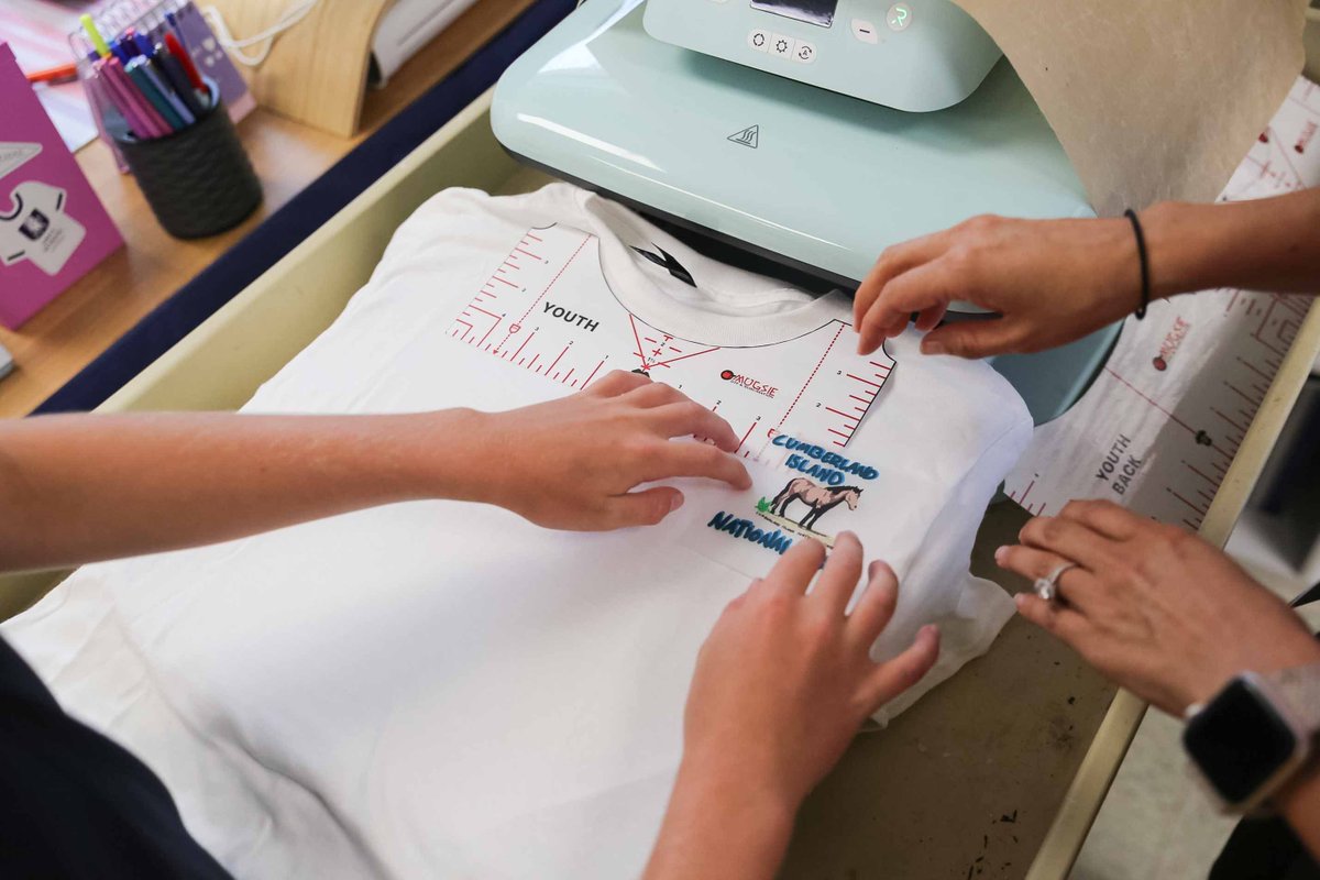 UnitySchoolFL's tweet photo. 🎨 Ever wondered how to turn digital art into wearable masterpieces? Our Digital Arts Elective students are mastering surface design! They unleash their imagination in Procreate, craft with a Cricut, and yesterday, they pressed custom designs right onto their shirts! 👕💙🧡 https://t.co/04F8Q3Io3e