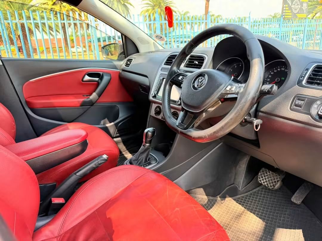 2lani47's tweet photo. 165 000 
AUTOMATIC Polo Tsi Highline 2016 Model with 166 000KM 
📲0813417410 https://t.co/8VNJoCqWBy